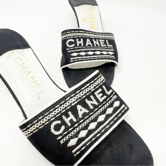 Chanel Vintage Black Embroidered Logo Slide Heels Size 37.5 - Picture 4 of 12